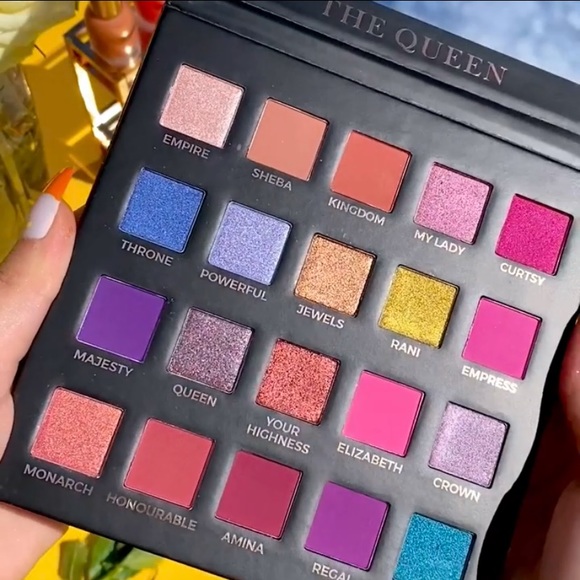 THE QUEEN EYE SHADOW PALETTE - Picture 7 of 11